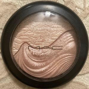 MAC Cosmetics Extra Dimension Mineralize Skinfinish Definitely Defined Powder